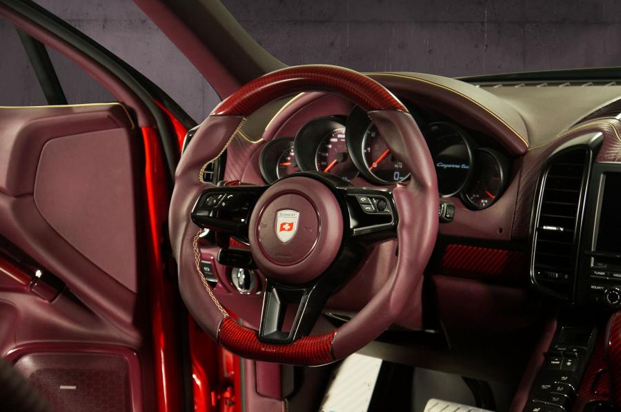  Porsche Cayenne Turbo by Mansory 2015 года  (фото 4 из 13)